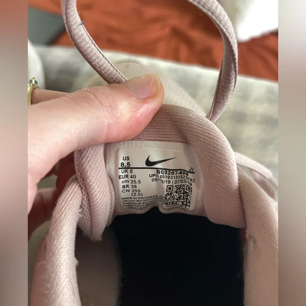NIKE RUNNING SHOES - Picture 3 of 3